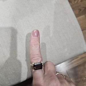 Elegant Gold and Black Stone Ring